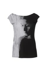 Czarna dzianinowa bluzka z nadrukiem o dopasowanym fasonie