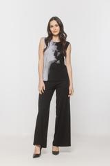 Czarna dzianinowa bluzka z nadrukiem o dopasowanym fasonie