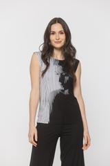 Czarna dzianinowa bluzka z nadrukiem o dopasowanym fasonie