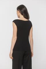 Czarna dzianinowa bluzka z nadrukiem o dopasowanym fasonie