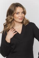 Czarna dzianinowa sukienka z dekoltem w serek