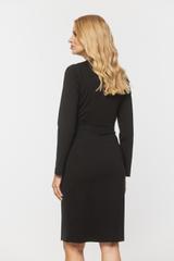 Czarna elegancka sukienka dzianinowa z ozdobnymi złotymi guzikami