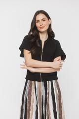 Czarna kamizelka o kroju bomberki