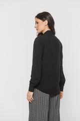 Czarna klasyczna koszula damska o prostym fasonie