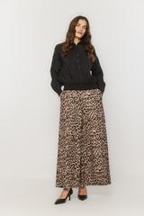 Czarna krótka koszula z modalu w sportowym stylu