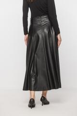 Czarna rozkloszowana spódnica z ekoskóry