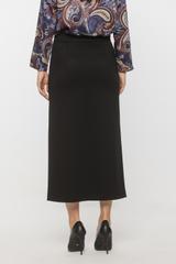 Czarna spódnica midi o delikatnie trapezowym kroju