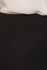 Czarna spódnica ołówkowa za kolano w klasycznym stylu