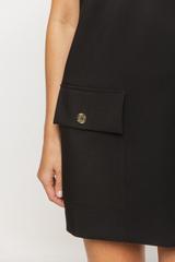 Czarna sukienka mini z naszywanymi kieszeniami