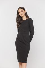 Czarna sukienka z dzianiny w klasycznym wydaniu