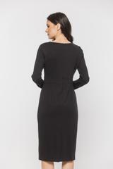 Czarna sukienka z dzianiny w klasycznym wydaniu