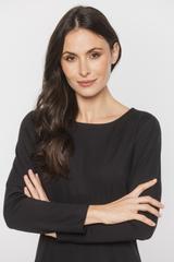 Czarna sukienka z dzianiny w klasycznym wydaniu