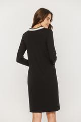 Czarna sukienka z kontrastowym dekoltem V i długim rękawem