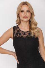 Czarna sukienka z koronki o zmysłowym kobiecym fasonie