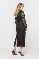 Czarna sukienki z koronki o długości midi