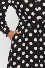 Czarna szmizjerka w grochy z bufiastym rękawem