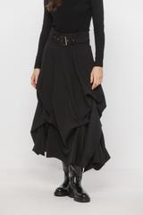 Czarna szykowna spódnica z efektownymi podpięciami