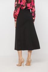 Czarna trapezowa spódnica z gumką w pasie