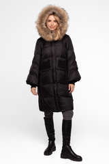 Czarna zimowa kurtka z połyskującej tkaniny