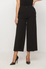 Czarne kuloty w kant w ponadczasowym eleganckim stylu