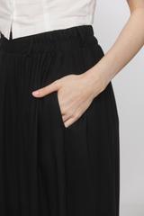 Czarne spódnico-spodnie ze szlufkami i gumką