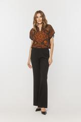 Czarne spodnie dzwony w kant