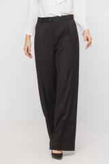 Czarne szerokie spodnie z zakładkami w eleganckim stylu