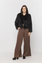 Czarne wyjściowe futerko z efektownymi frędzlami