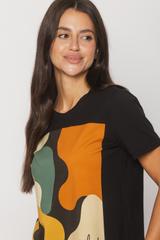 Czarny bawełniany t-shirt z artystycznym kolorowym nadrukiem
