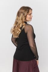 Czarny dopasowany półgolf z siateczkowymi rękawami