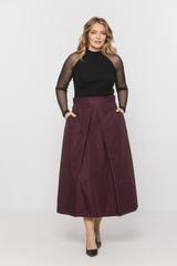 Czarny dopasowany półgolf z siateczkowymi rękawami