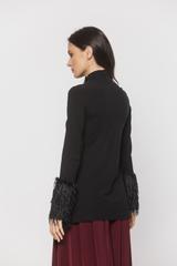 Czarny dzianinowy półgolf z futerkiem przy rękawach