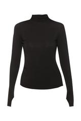 Czarny lekki golf z domieszką wełny