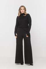 Czarny lekki golf z dzianiny wiskozowej