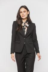 Czarny żakiet o ponadczasowym fasonie z patkami