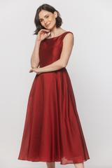 Czerwona zwiewna sukienka midi z kieszeniami