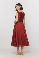 Czerwona zwiewna sukienka midi z kieszeniami