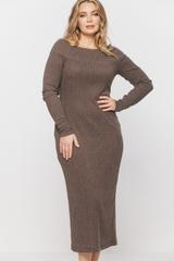Dopasowana brązowa sukienka midi z dzianiny