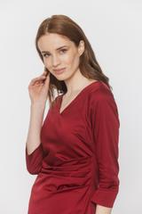 Dopasowana burgundowa sukienka z dekoltem w serek