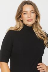 Dopasowany czarny półgolf z krótkim rękawem