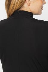 Dopasowany czarny półgolf z krótkim rękawem