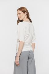Dzianinowa bluzka ecru z motylkowym rękawem