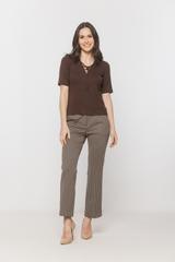 Dzianinowa bluzka w brązowym odcieniu ze sznurowaniem