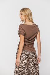 Dzianinowa bluzka z marszczeniami w kolorze ciepłego brązu