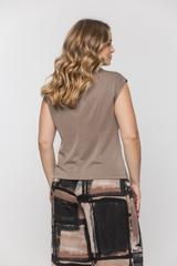 Dzianinowa bluzka z modelującymi zaszewkami