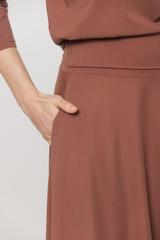 Dzianinowa rozkloszowana spódnica z wywijanym pasem