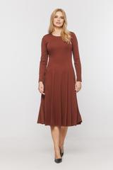 Dzianinowa rozkloszowana sukienka w odcieniu ciepłego brązu
