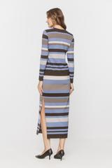 Dzianinowa sukienka w paski z rozporkiem z boku