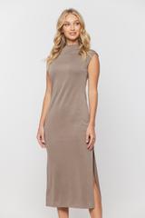 Dzianinowa sukienka ze stójką i kimonowym rękawkiem