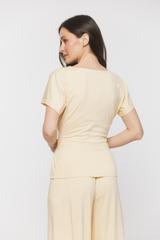 Dzianinowa żółta bluzka w eleganckim wydaniu